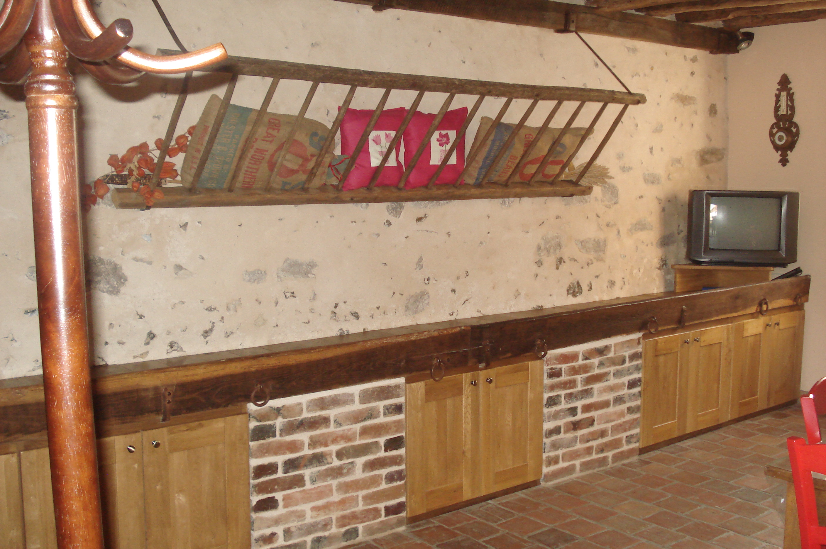 L'auge transform�e en rangements.